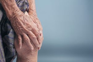 Científicos chilenos buscan revolucionar el tratamiento de la artrosis con innovadora terapia mitocondrial